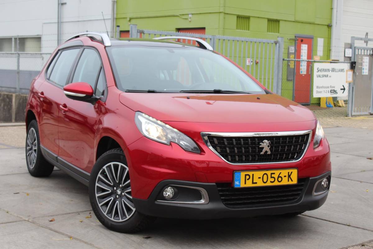 Peugeot 2008 Peugeot 2008 1.2 PureTech Blue Lion nap AUTOMAAT PANORAMA MULTIMEDIA NAVI AIRCO CRUISE TREKHAAK ETC