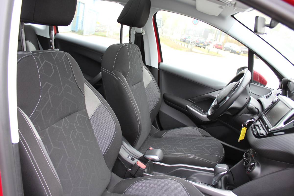 Peugeot 2008 Peugeot 2008 1.2 PureTech Blue Lion nap AUTOMAAT PANORAMA MULTIMEDIA NAVI AIRCO CRUISE TREKHAAK ETC