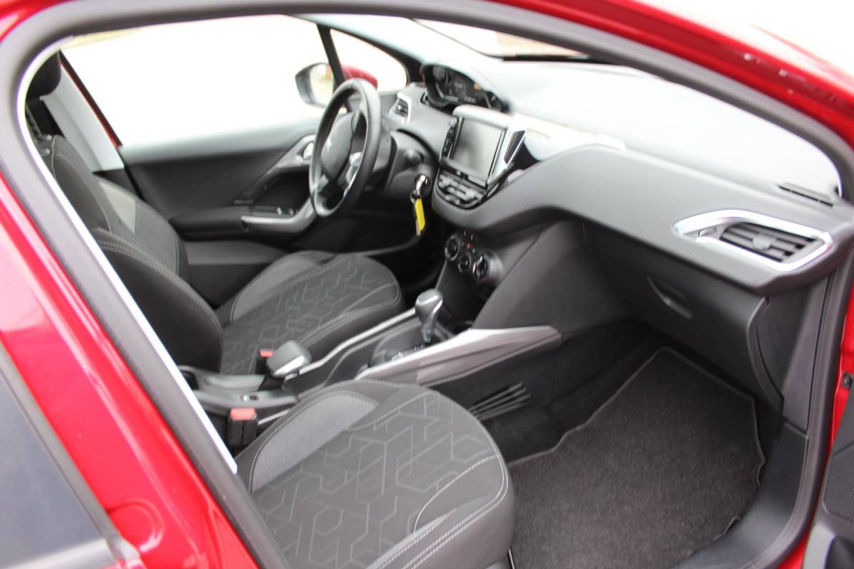 Peugeot 2008 Peugeot 2008 1.2 PureTech Blue Lion nap AUTOMAAT PANORAMA MULTIMEDIA NAVI AIRCO CRUISE TREKHAAK ETC