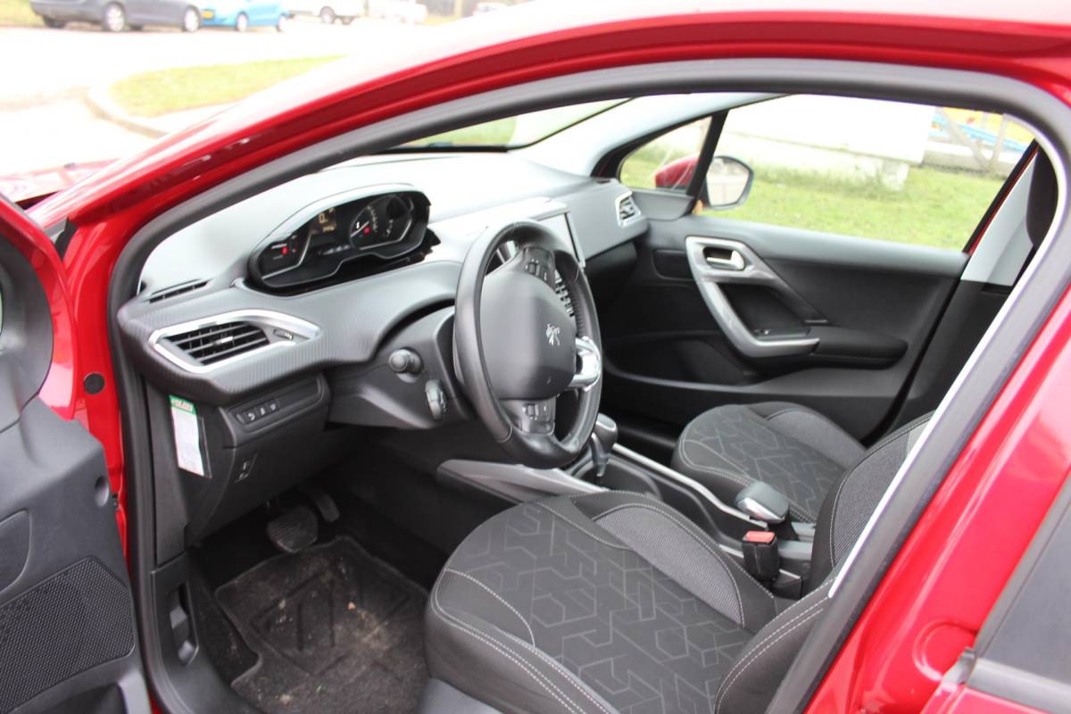 Peugeot 2008 Peugeot 2008 1.2 PureTech Blue Lion nap AUTOMAAT PANORAMA MULTIMEDIA NAVI AIRCO CRUISE TREKHAAK ETC
