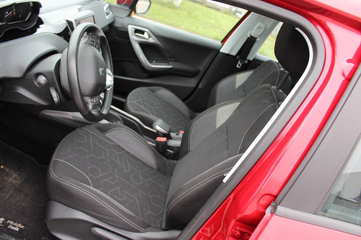 Peugeot 2008 Peugeot 2008 1.2 PureTech Blue Lion nap AUTOMAAT PANORAMA MULTIMEDIA NAVI AIRCO CRUISE TREKHAAK ETC