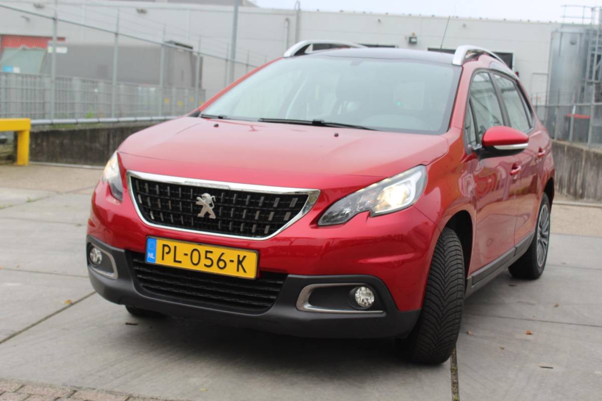 Peugeot 2008 Peugeot 2008 1.2 PureTech Blue Lion nap AUTOMAAT PANORAMA MULTIMEDIA NAVI AIRCO CRUISE TREKHAAK ETC
