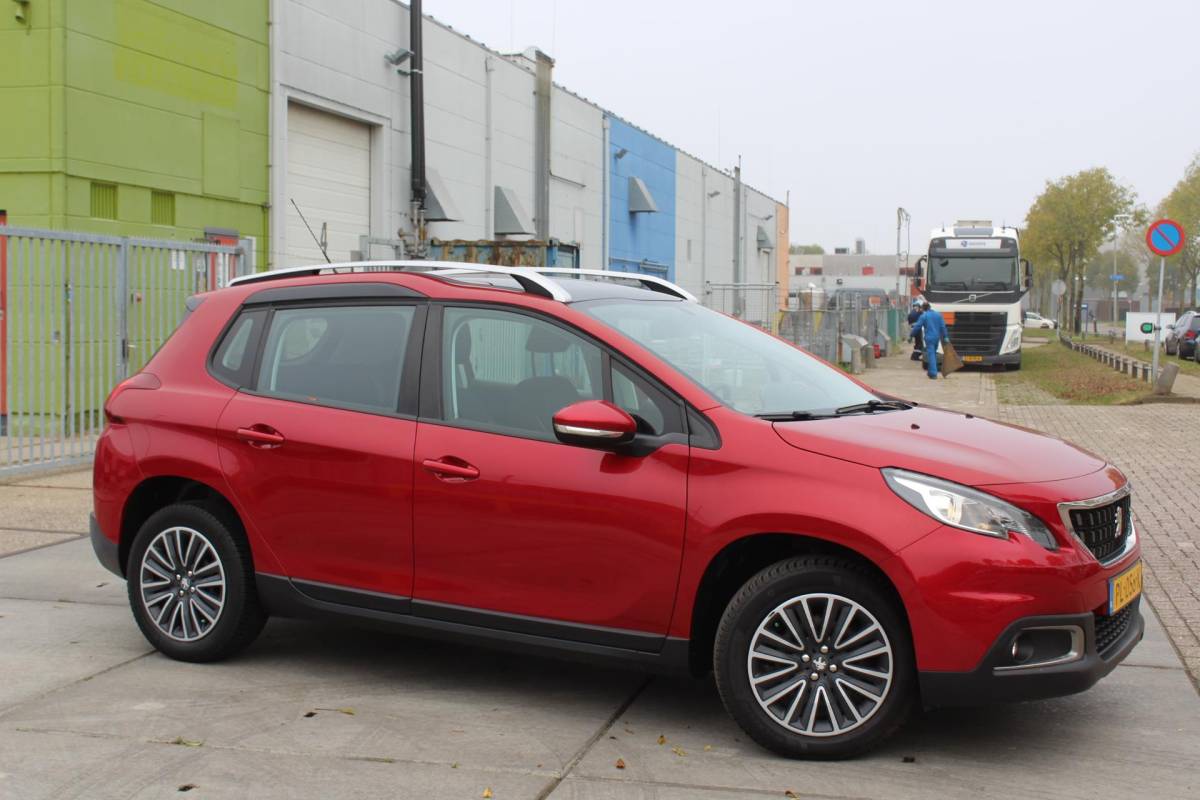 Peugeot 2008 Peugeot 2008 1.2 PureTech Blue Lion nap AUTOMAAT PANORAMA MULTIMEDIA NAVI AIRCO CRUISE TREKHAAK ETC