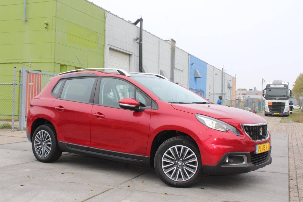 Peugeot 2008 Peugeot 2008 1.2 PureTech Blue Lion nap AUTOMAAT PANORAMA MULTIMEDIA NAVI AIRCO CRUISE TREKHAAK ETC