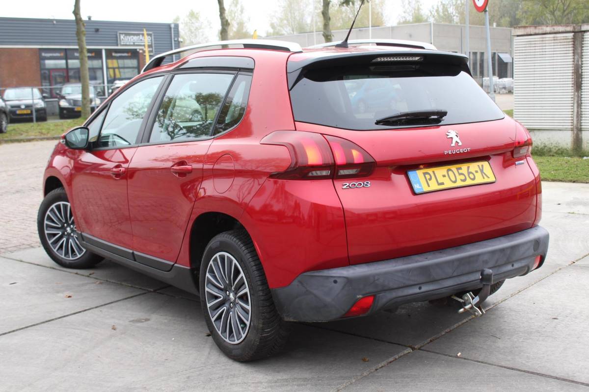 Peugeot 2008 Peugeot 2008 1.2 PureTech Blue Lion nap AUTOMAAT PANORAMA MULTIMEDIA NAVI AIRCO CRUISE TREKHAAK ETC