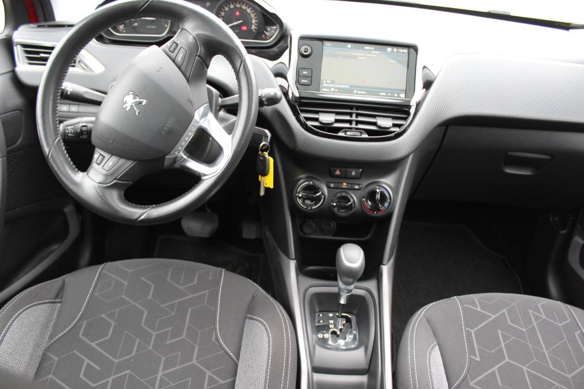 Peugeot 2008 Peugeot 2008 1.2 PureTech Blue Lion nap AUTOMAAT PANORAMA MULTIMEDIA NAVI AIRCO CRUISE TREKHAAK ETC