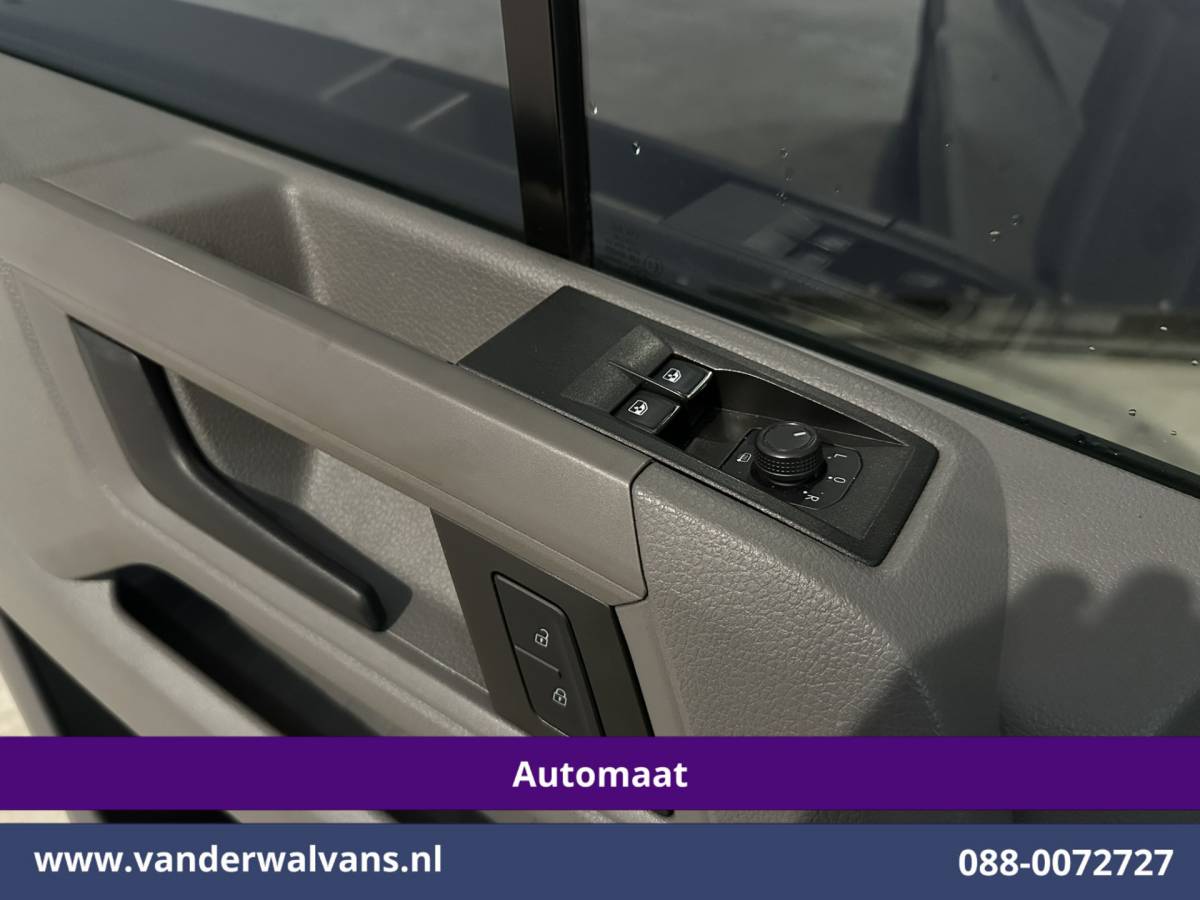 Volkswagen Crafter Volkswagen Crafter 2.0 TDI 140pk Automaat L4H3 L3H2 Euro6 Airco | Camera | Apple Carplay Android Auto, Chauffeursstoel, Stoelverwarming, 3000kg Trekhaak