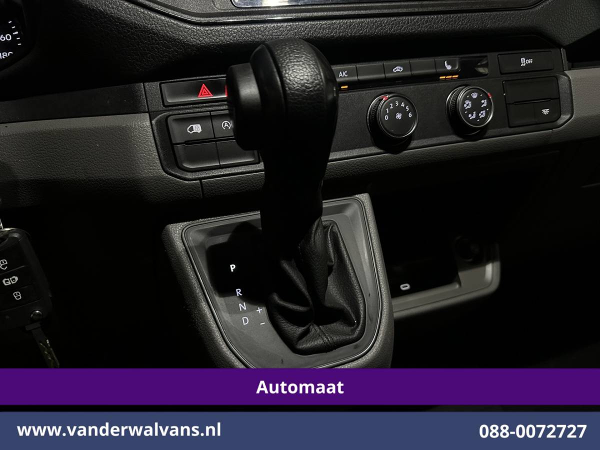 Volkswagen Crafter Volkswagen Crafter 2.0 TDI 140pk Automaat L4H3 L3H2 Euro6 Airco | Camera | Apple Carplay Android Auto, Chauffeursstoel, Stoelverwarming, 3000kg Trekhaak