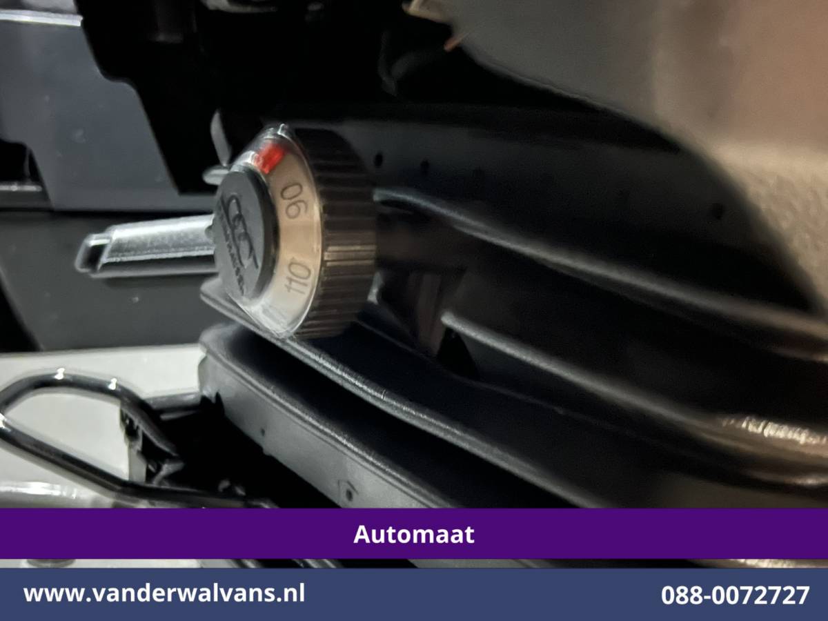 Volkswagen Crafter Volkswagen Crafter 2.0 TDI 140pk Automaat L4H3 L3H2 Euro6 Airco | Camera | Apple Carplay Android Auto, Chauffeursstoel, Stoelverwarming, 3000kg Trekhaak