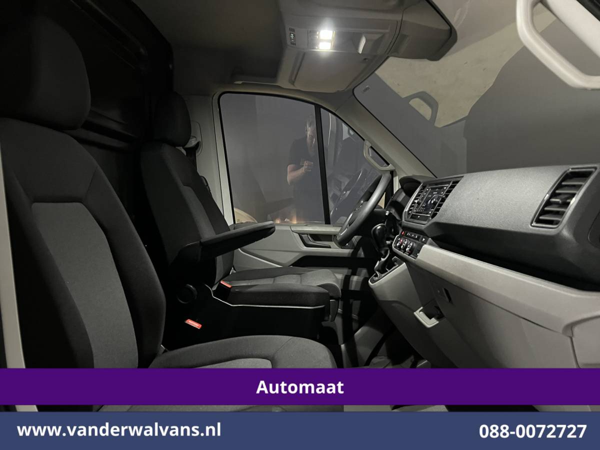 Volkswagen Crafter Volkswagen Crafter 2.0 TDI 140pk Automaat L4H3 L3H2 Euro6 Airco | Camera | Apple Carplay Android Auto, Chauffeursstoel, Stoelverwarming, 3000kg Trekhaak