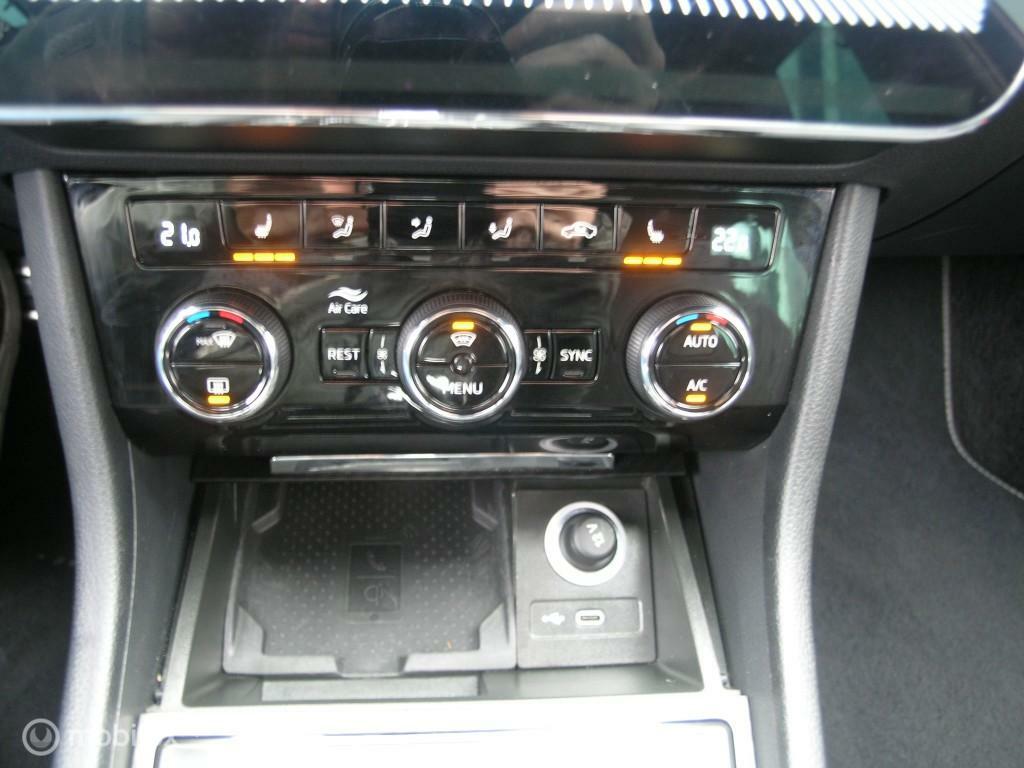 Škoda Superb Skoda Superb 1.5 TSI ACT Sportline Full Options ACC/Virtual-CP
