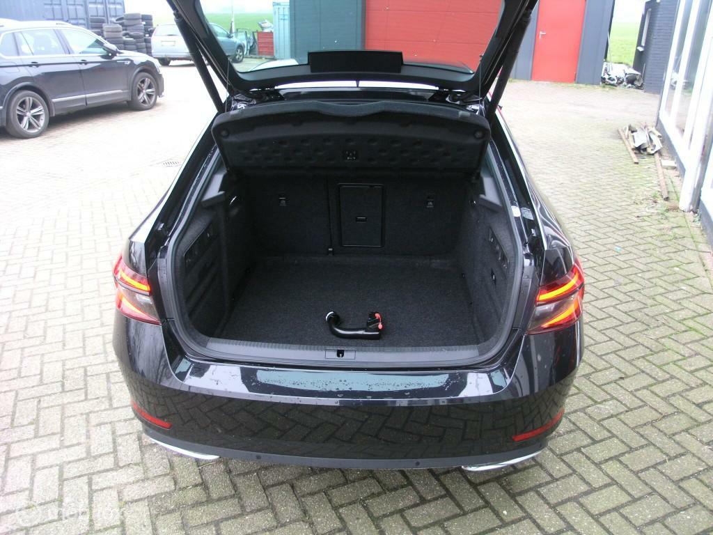 Škoda Superb Skoda Superb 1.5 TSI ACT Sportline Full Options ACC/Virtual-CP