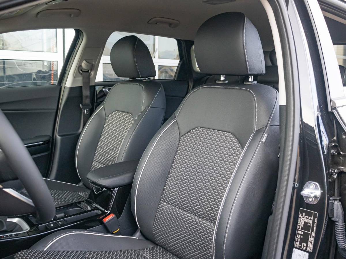 Kia Ceed Sportswagon Kia Ceed Sportswagon 1.0 T-GDi DynamicPlusLine | Uit voorraad leverbaar | Keyless | Stoel-/stuurverwarming | Priv. glass | Navi | Carplay | Clima