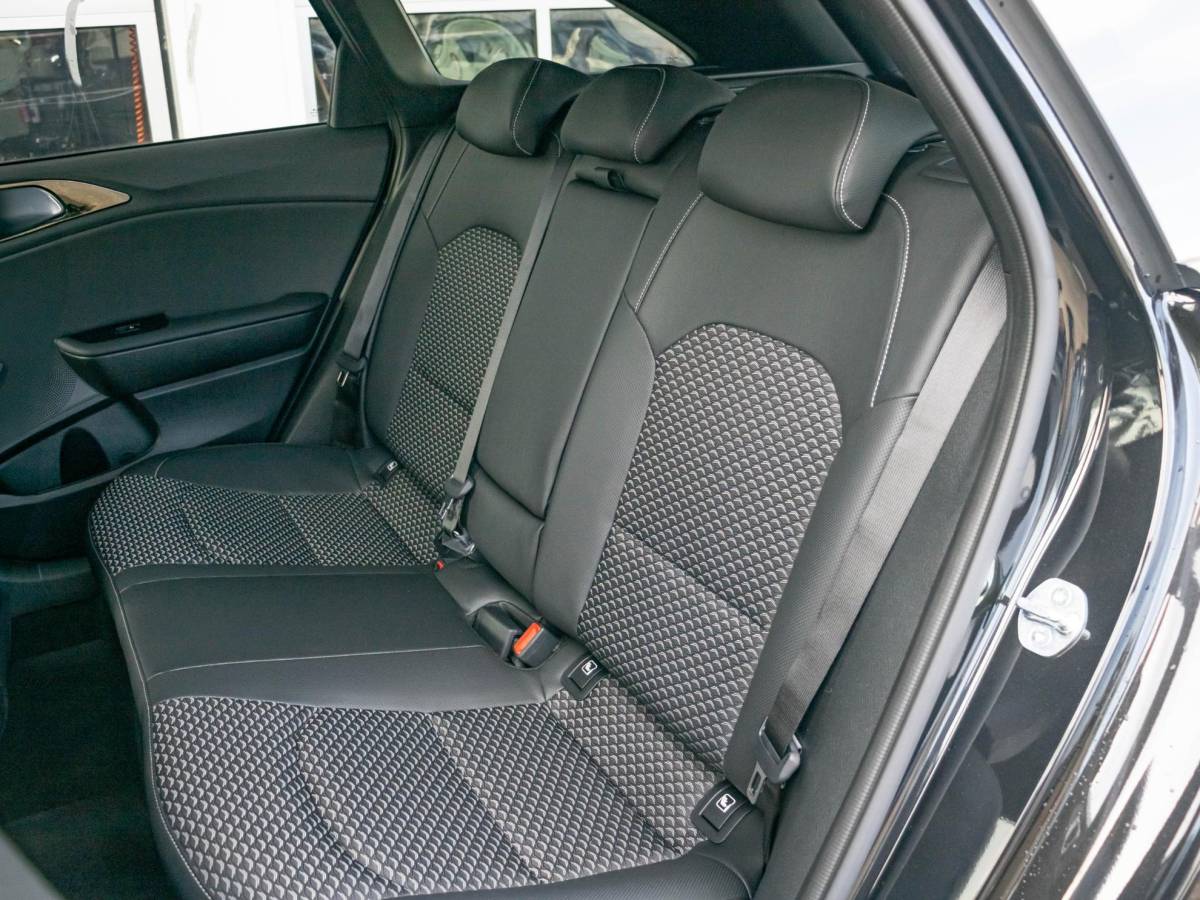 Kia Ceed Sportswagon Kia Ceed Sportswagon 1.0 T-GDi DynamicPlusLine | Uit voorraad leverbaar | Keyless | Stoel-/stuurverwarming | Priv. glass | Navi | Carplay | Clima