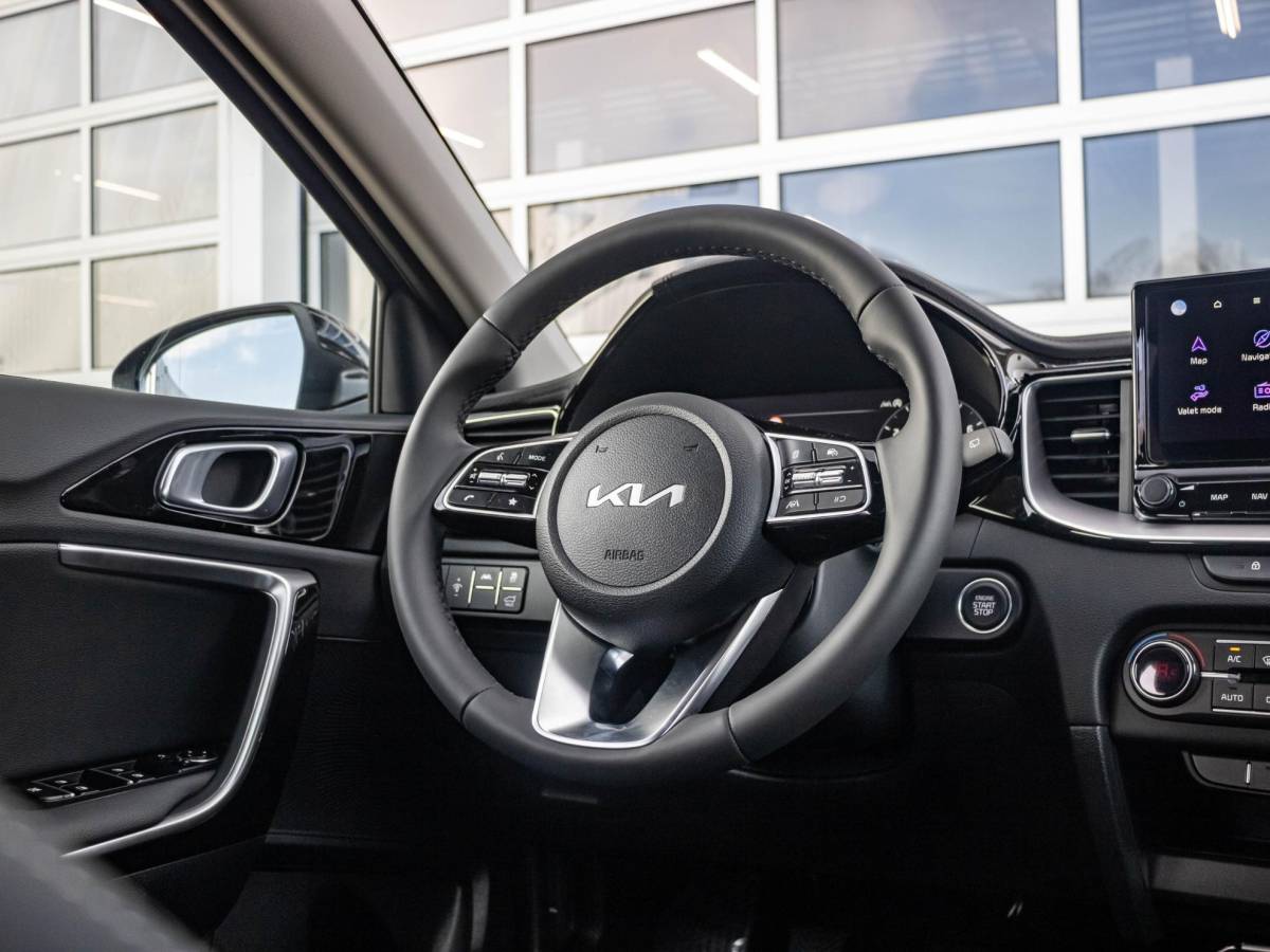 Kia Ceed Sportswagon Kia Ceed Sportswagon 1.0 T-GDi DynamicPlusLine | Uit voorraad leverbaar | Keyless | Stoel-/stuurverwarming | Priv. glass | Navi | Carplay | Clima