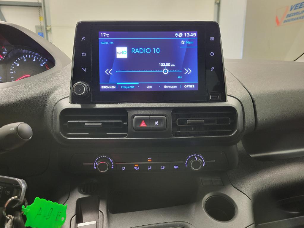 Peugeot Partner Peugeot Partner 1.2PureTech 111pk Benzine!