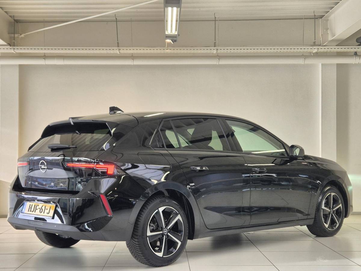 Opel Astra Opel Astra 1.2 Turbo Edition | Apple CarPlay / Android Auto | Stoel- en stuurverwarming | AGR Comfortstoel | Parkeersensoren voor en achter |