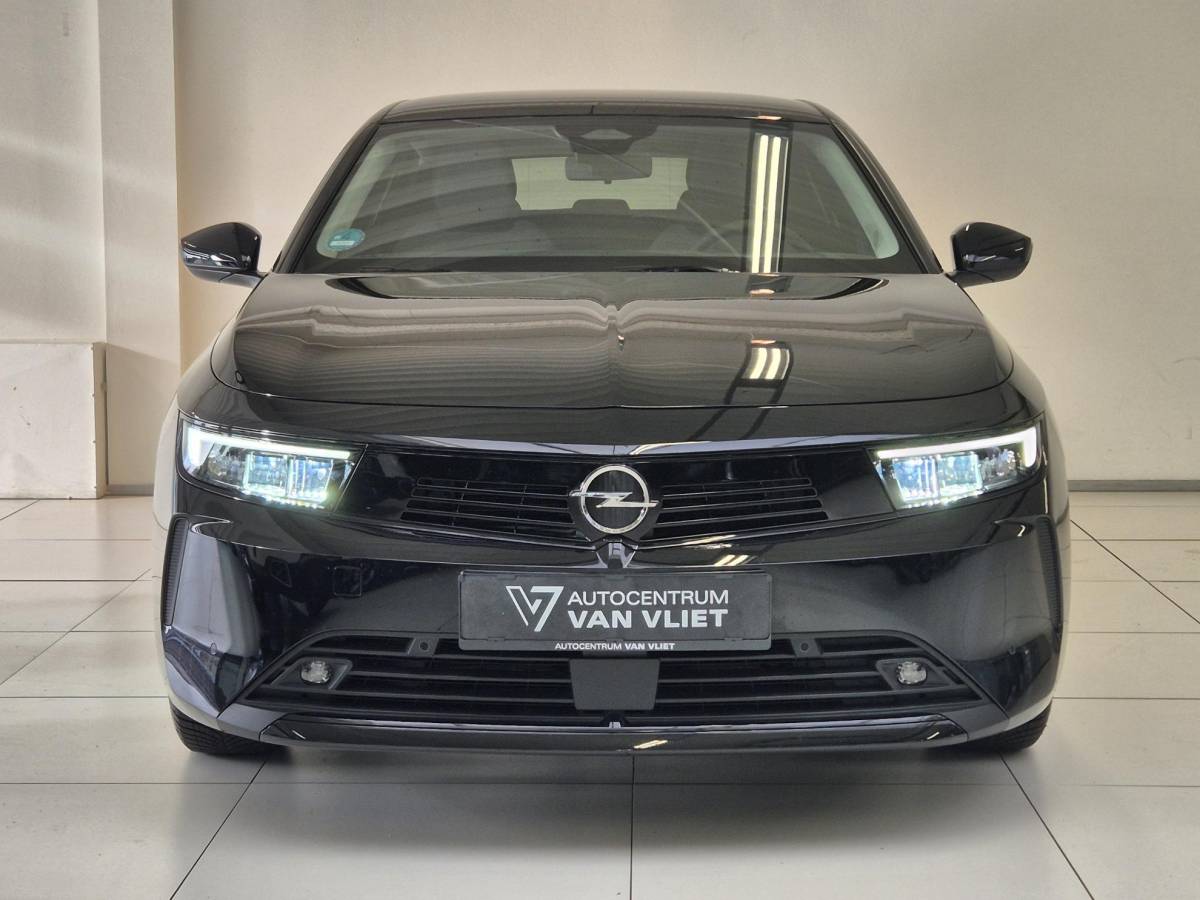 Opel Astra Opel Astra 1.2 Turbo Edition | Apple CarPlay / Android Auto | Stoel- en stuurverwarming | AGR Comfortstoel | Parkeersensoren voor en achter |