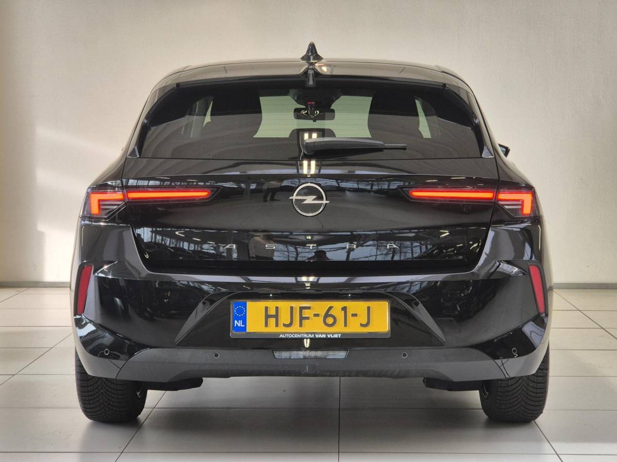 Opel Astra Opel Astra 1.2 Turbo Edition | Apple CarPlay / Android Auto | Stoel- en stuurverwarming | AGR Comfortstoel | Parkeersensoren voor en achter |