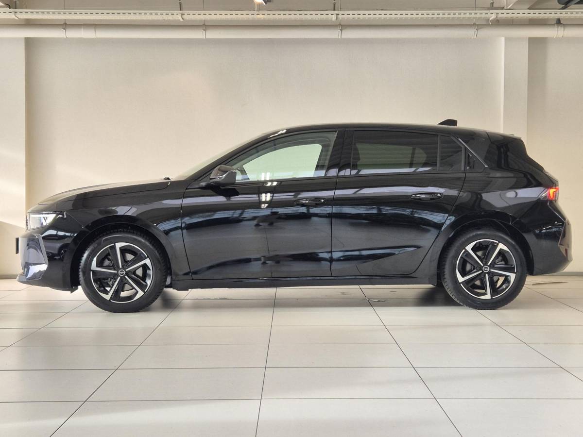 Opel Astra Opel Astra 1.2 Turbo Edition | Apple CarPlay / Android Auto | Stoel- en stuurverwarming | AGR Comfortstoel | Parkeersensoren voor en achter |