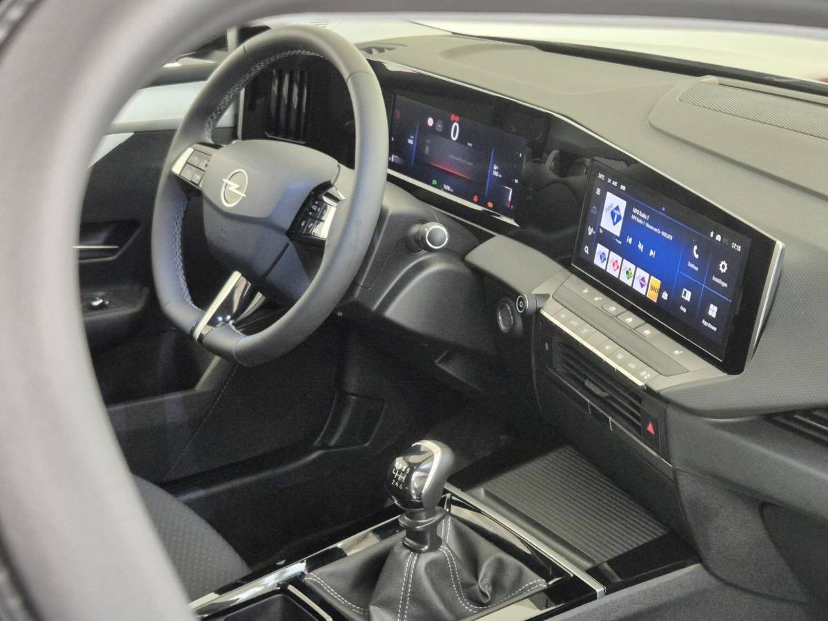 Opel Astra Opel Astra 1.2 Turbo Edition | Apple CarPlay / Android Auto | Stoel- en stuurverwarming | AGR Comfortstoel | Parkeersensoren voor en achter |
