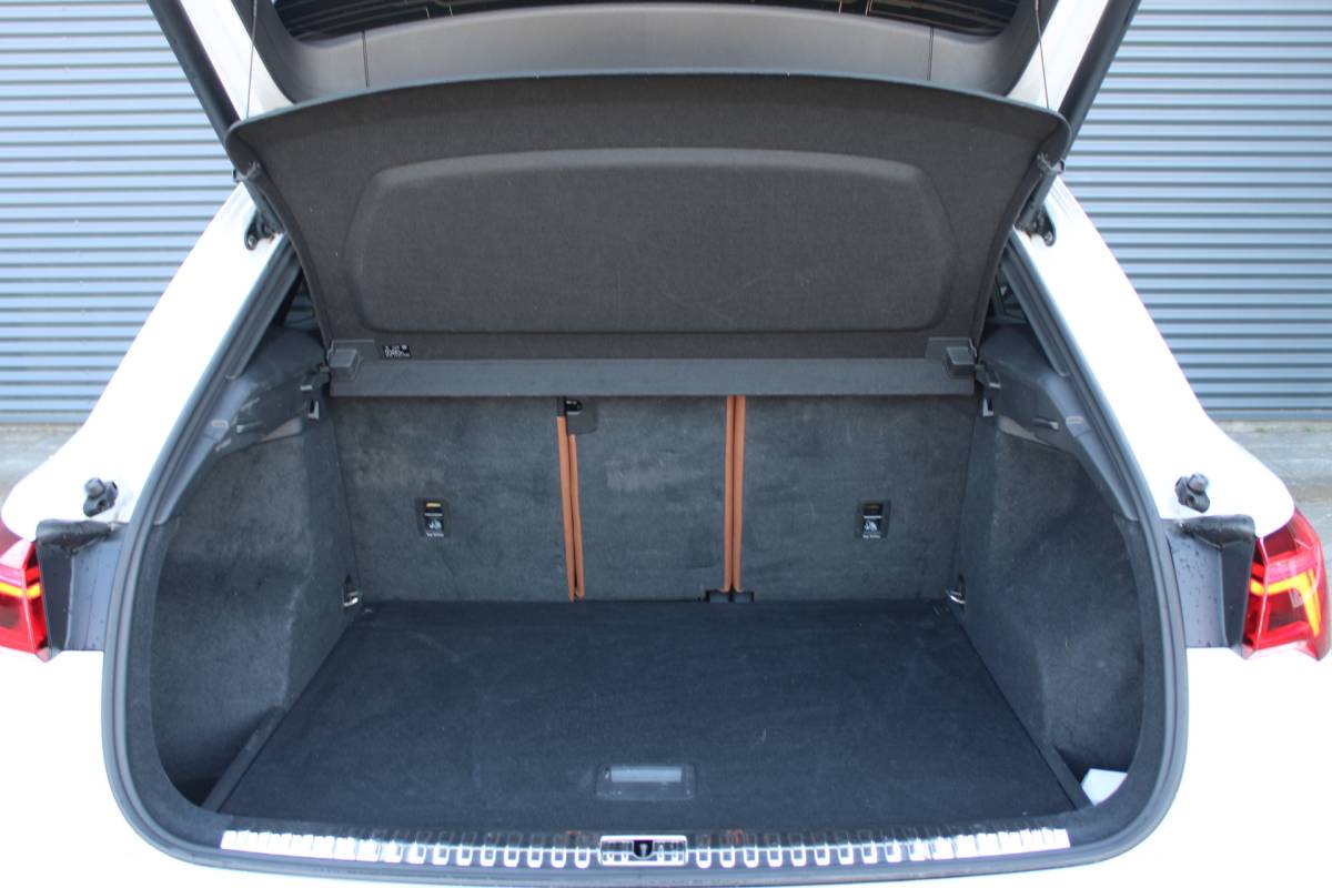 Audi Q3 Audi Q3 35 TFSI S-Line Vol-Leder Full-Led Virtual-Cockpit CarPlay
