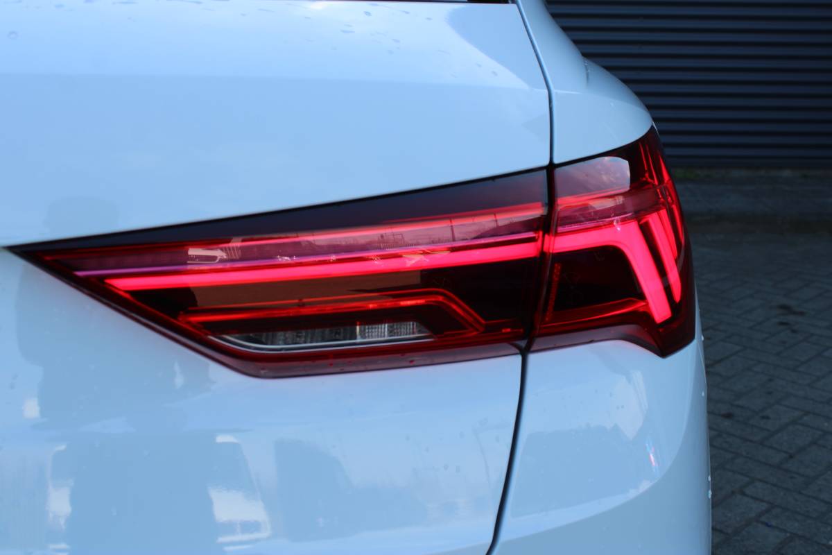Audi Q3 Audi Q3 35 TFSI S-Line Vol-Leder Full-Led Virtual-Cockpit CarPlay