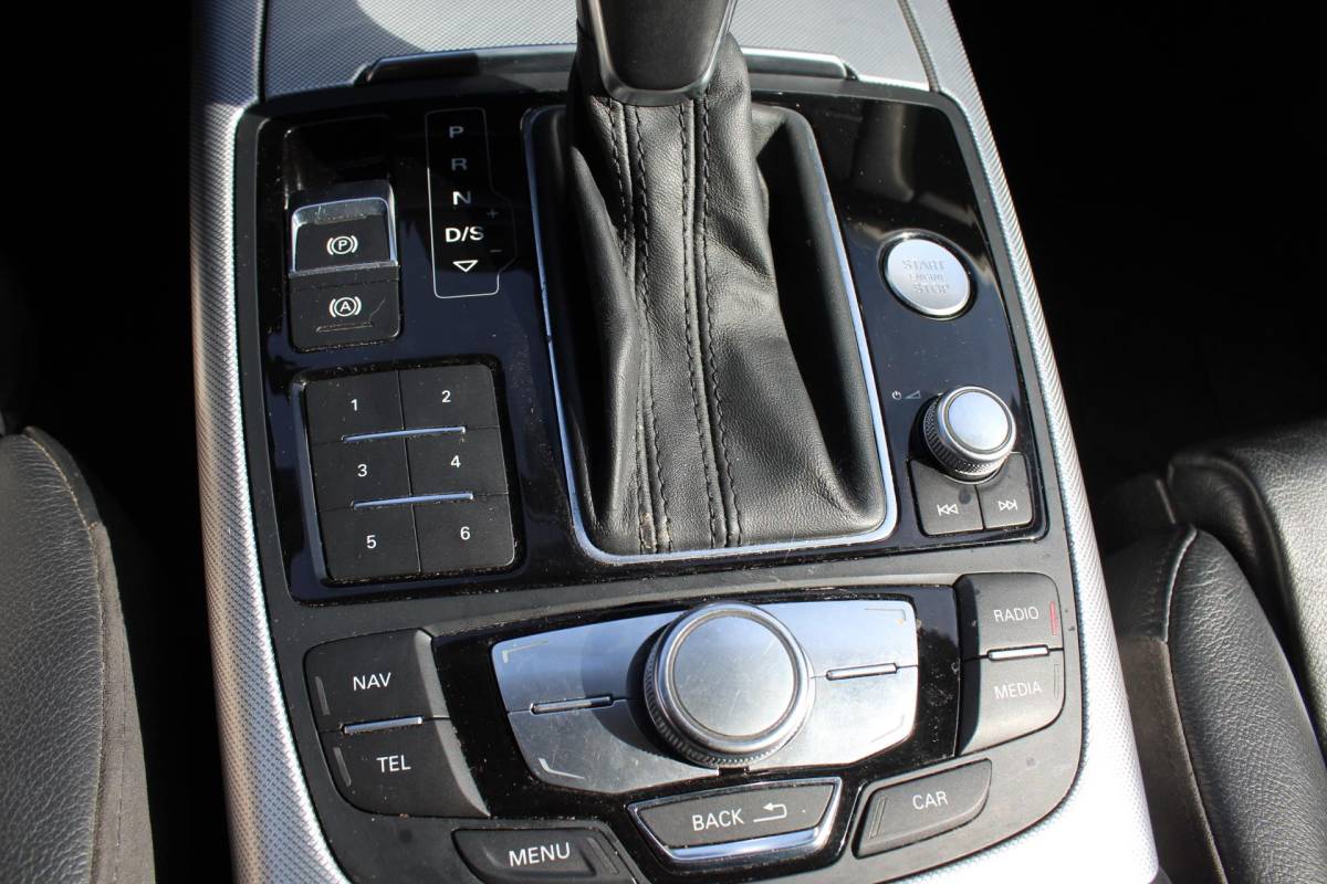 Audi A6 Audi A6 Avant 2.0 TDI ultra S Edition AUTOMAAT vol leder multimedia trekhaak parkeersensoren