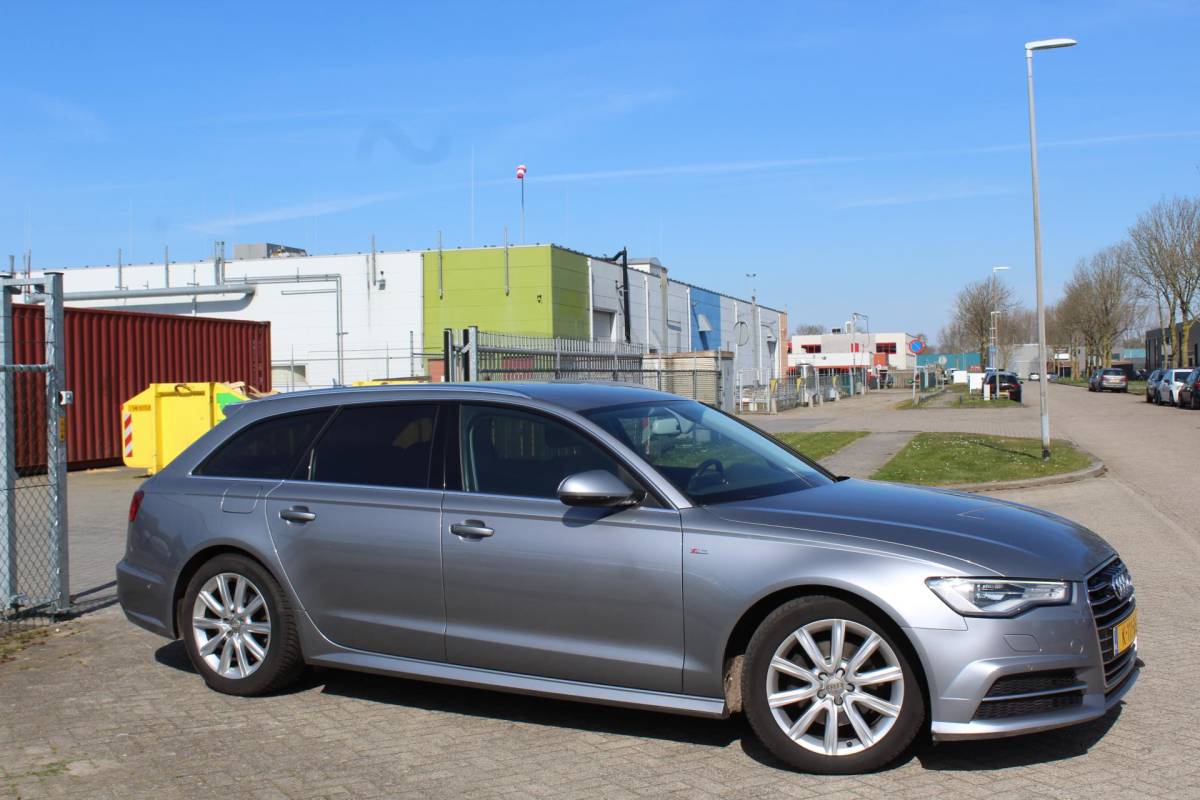 Audi A6 Audi A6 Avant 2.0 TDI ultra S Edition AUTOMAAT vol leder multimedia trekhaak parkeersensoren