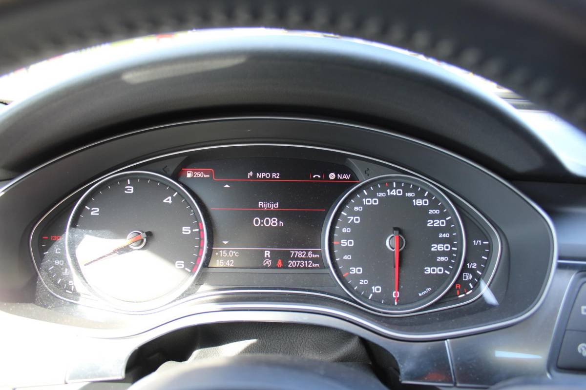 Audi A6 Audi A6 Avant 2.0 TDI ultra S Edition AUTOMAAT vol leder multimedia trekhaak parkeersensoren