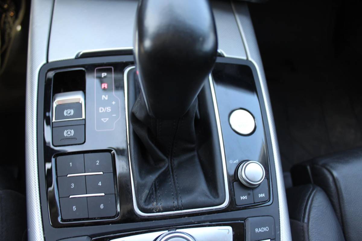 Audi A6 Audi A6 Avant 2.0 TDI ultra S Edition AUTOMAAT vol leder multimedia trekhaak parkeersensoren