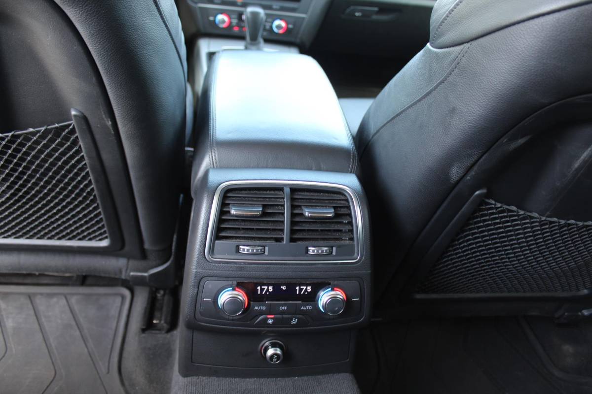 Audi A6 Audi A6 Avant 2.0 TDI ultra S Edition AUTOMAAT vol leder multimedia trekhaak parkeersensoren