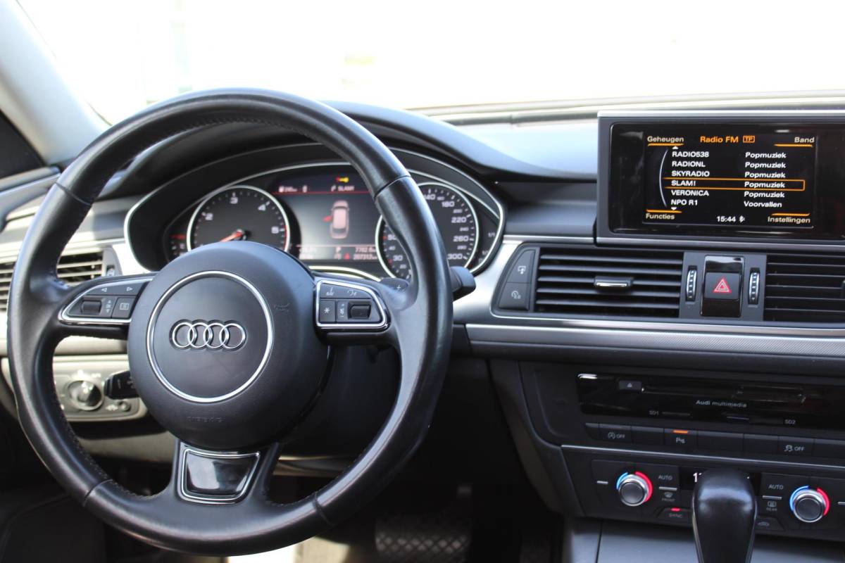 Audi A6 Audi A6 Avant 2.0 TDI ultra S Edition AUTOMAAT vol leder multimedia trekhaak parkeersensoren