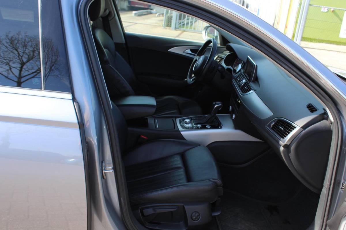 Audi A6 Audi A6 Avant 2.0 TDI ultra S Edition AUTOMAAT vol leder multimedia trekhaak parkeersensoren