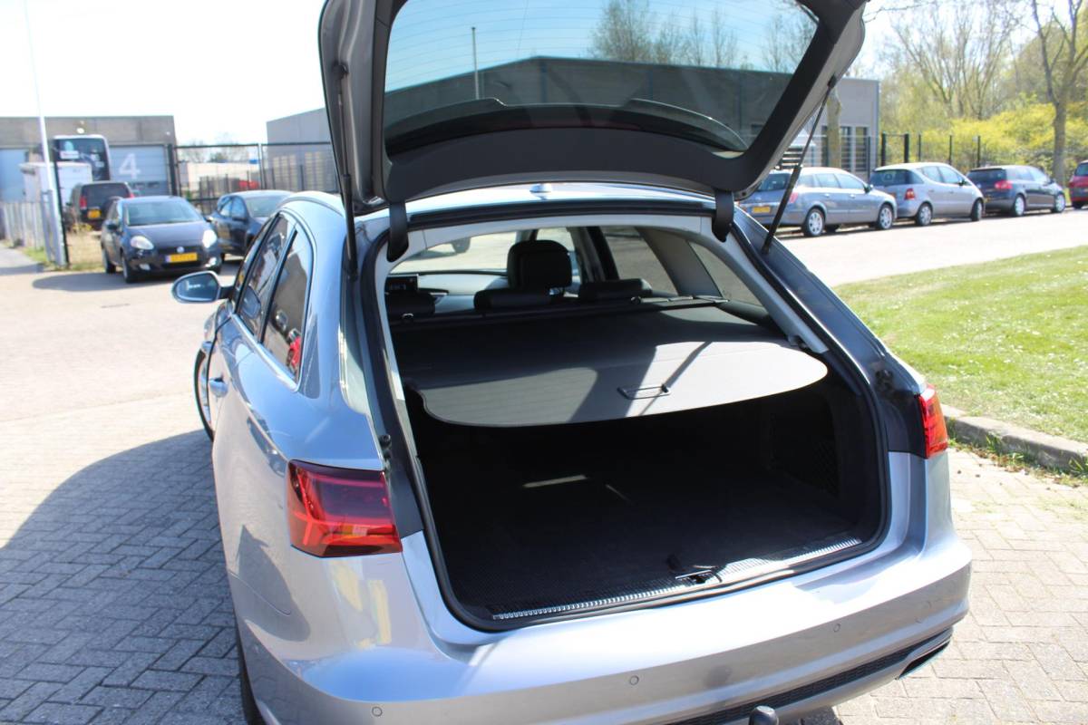 Audi A6 Audi A6 Avant 2.0 TDI ultra S Edition AUTOMAAT vol leder multimedia trekhaak parkeersensoren