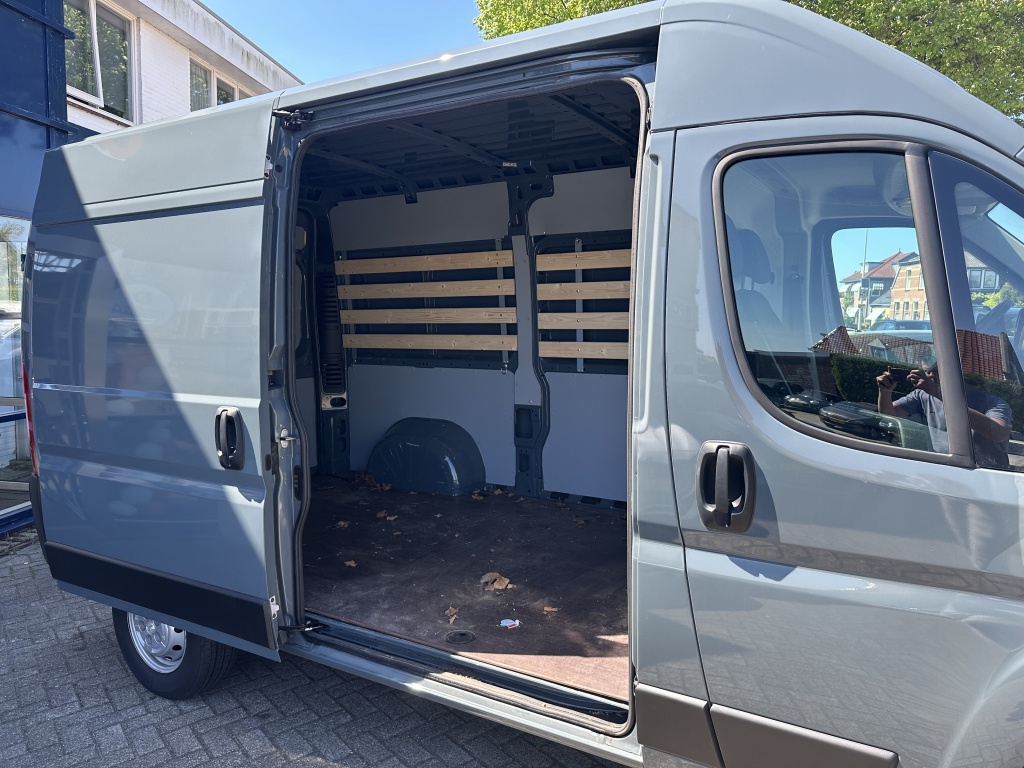 Peugeot Boxer Peugeot Boxer 335 L2H2 Premium 140 PK | 3 Zits | Camera