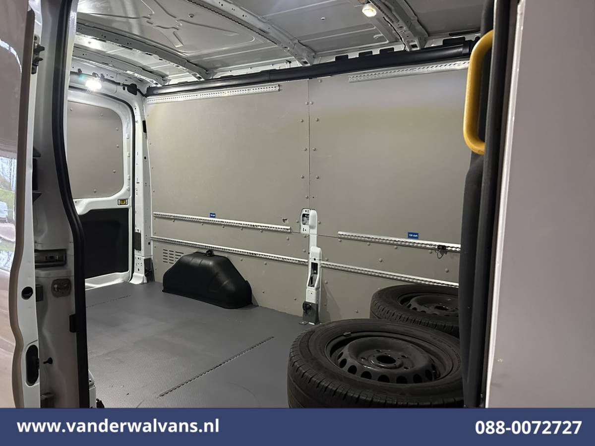 Ford Transit Ford Transit 2.0 TDCI 131pk L3H2 Euro6 Airco | Camera | Navigatie | Apple Carplay | Stoelverwarming Cruisecontrol, Android auto, Verwarmde voorruit, Parkeersensoren, Bijrijdersbank, 2500kg trekvermogen