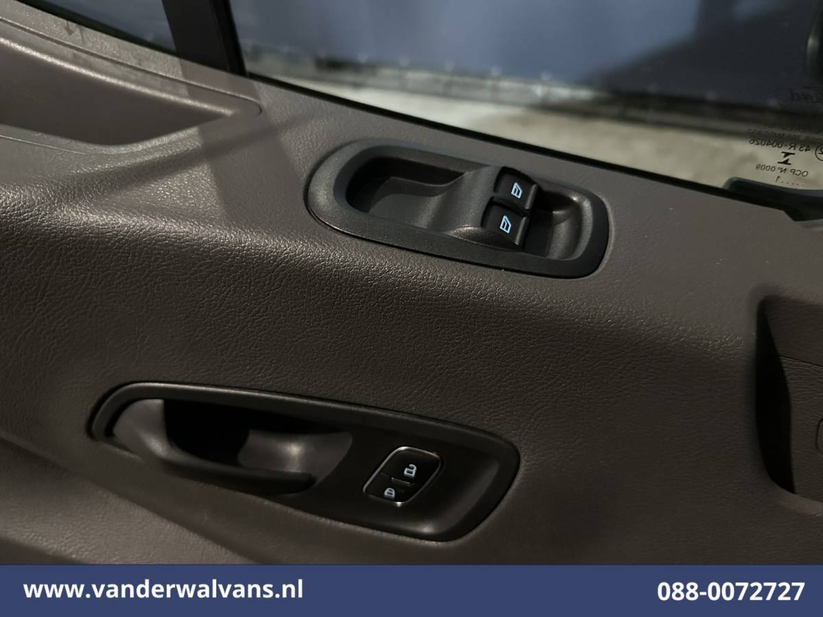 Ford Transit Ford Transit 2.0 TDCI 131pk L3H2 Euro6 Airco | Camera | Navigatie | Apple Carplay | Stoelverwarming Cruisecontrol, Android auto, Verwarmde voorruit, Parkeersensoren, Bijrijdersbank, 2500kg trekvermogen
