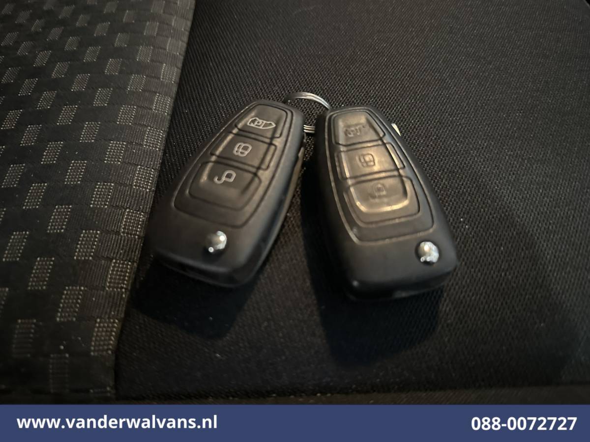 Ford Transit Ford Transit 2.0 TDCI 131pk L3H2 Euro6 Airco | Camera | Navigatie | Apple Carplay | Stoelverwarming Cruisecontrol, Android auto, Verwarmde voorruit, Parkeersensoren, Bijrijdersbank, 2500kg trekvermogen