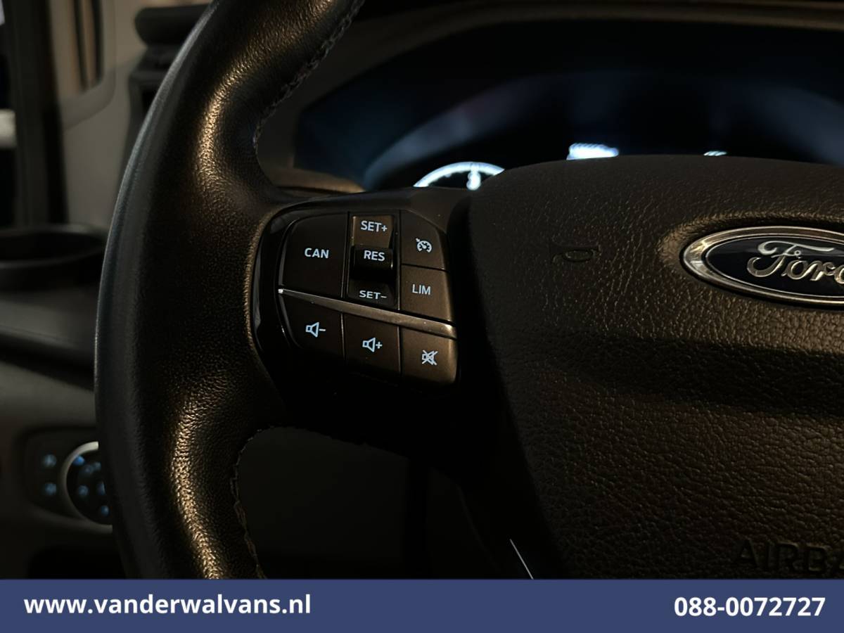 Ford Transit Ford Transit 2.0 TDCI 131pk L3H2 Euro6 Airco | Camera | Navigatie | Apple Carplay | Stoelverwarming Cruisecontrol, Android auto, Verwarmde voorruit, Parkeersensoren, Bijrijdersbank, 2500kg trekvermogen