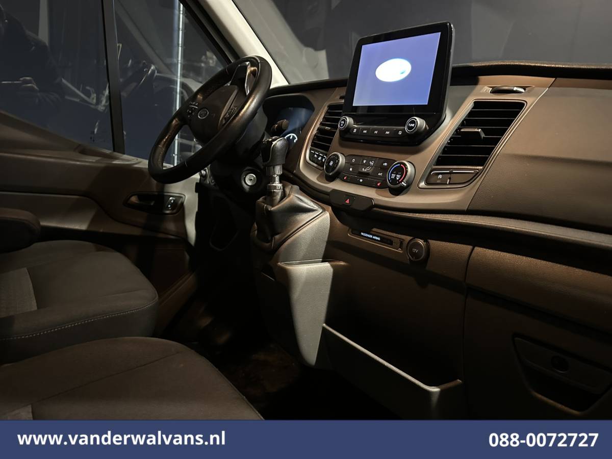 Ford Transit Ford Transit 2.0 TDCI 131pk L3H2 Euro6 Airco | Camera | Navigatie | Apple Carplay | Stoelverwarming Cruisecontrol, Android auto, Verwarmde voorruit, Parkeersensoren, Bijrijdersbank, 2500kg trekvermogen