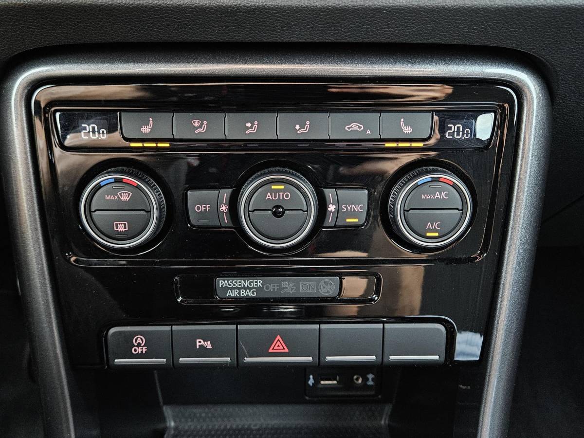 Volkswagen Beetle Volkswagen Beetle Cabriolet 1.2 TSI Exclusive Series /Apple Carplay/Cruise Contr./Climate Contr./Parkeersens.V+A+Cam/Stoelverw./Lendesteun/LMV/(MET GARANTIE*)