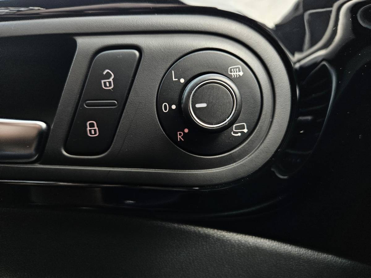 Volkswagen Beetle Volkswagen Beetle Cabriolet 1.2 TSI Exclusive Series /Apple Carplay/Cruise Contr./Climate Contr./Parkeersens.V+A+Cam/Stoelverw./Lendesteun/LMV/(MET GARANTIE*)