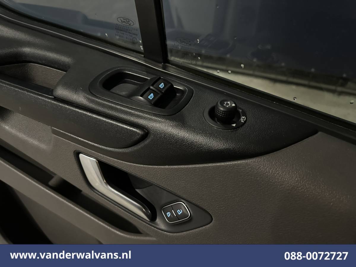 Ford Transit Custom Ford Transit Custom 2.0 TDCI L2H1 Euro6  Airco | Navigatie | Apple Carplay | Cruisecontrol | Stoelverwarming LED, parkeersensoren, android auto, verwarmde voorruit, bijrijdersbank