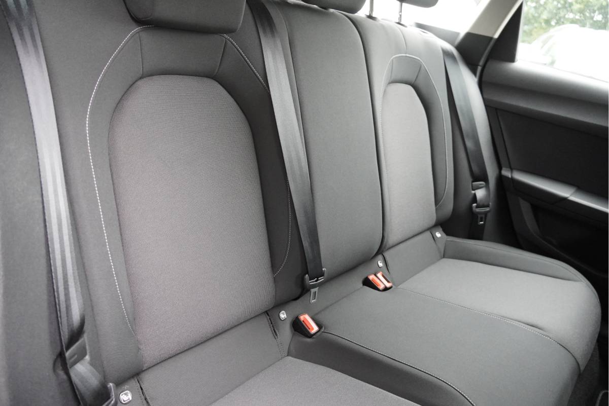 SEAT Leon SEAT Leon Sportstourer 1.0 TSI Reference BJ2021 Lmv 16″ | Led | Pdc | Navi | App-Connect | Climate control | Cruise control | Getint glas