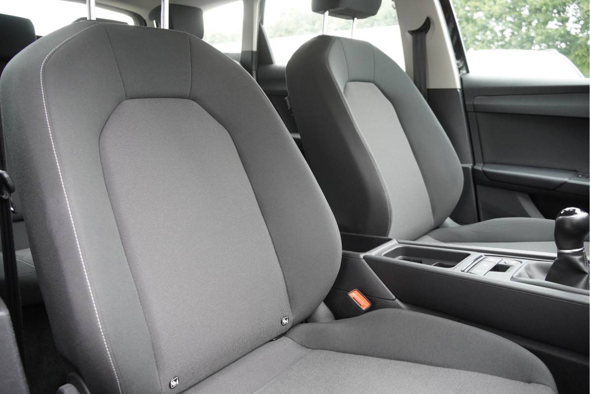 SEAT Leon SEAT Leon Sportstourer 1.0 TSI Reference BJ2021 Lmv 16″ | Led | Pdc | Navi | App-Connect | Climate control | Cruise control | Getint glas