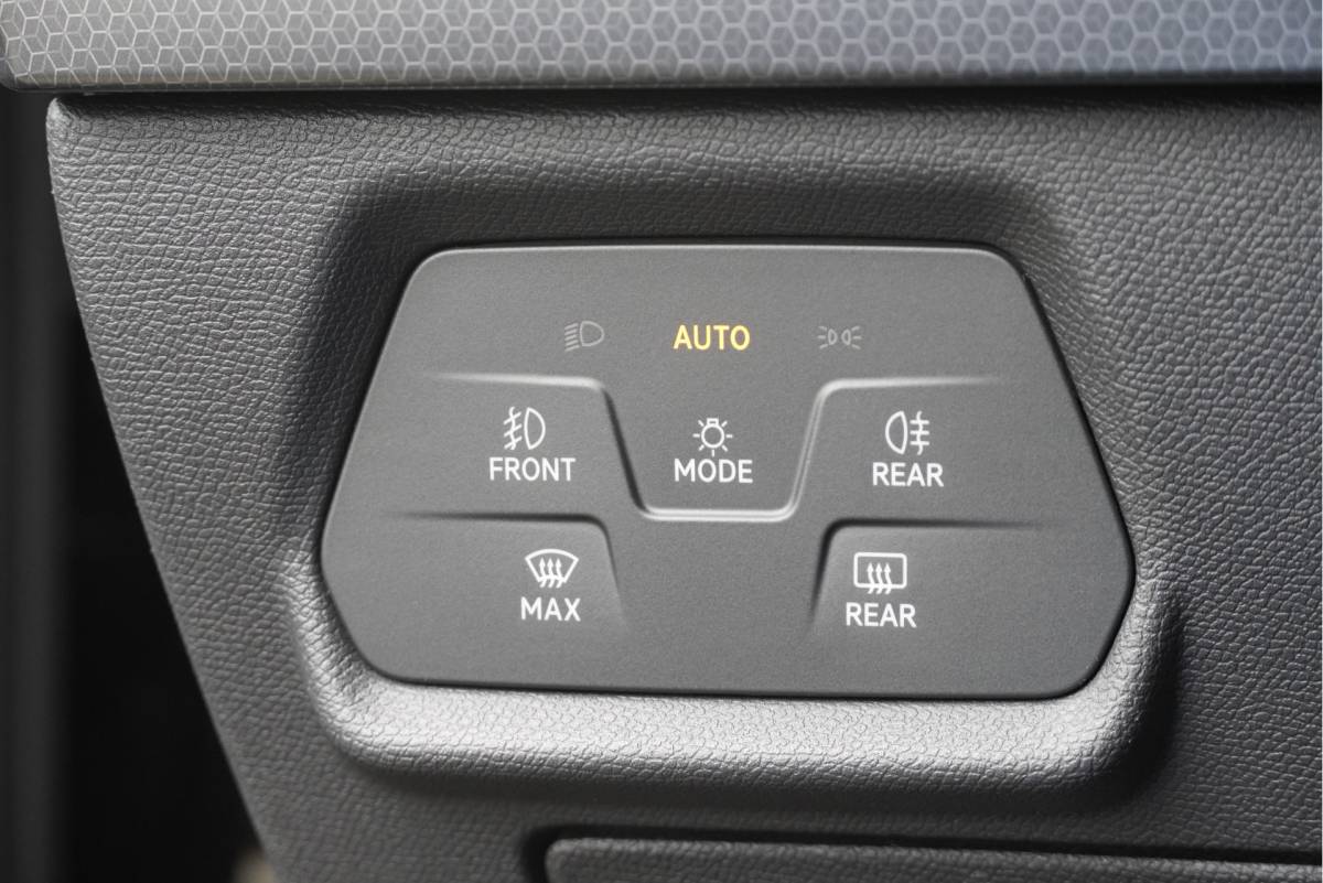 SEAT Leon SEAT Leon Sportstourer 1.0 TSI Reference BJ2021 Lmv 16″ | Led | Pdc | Navi | App-Connect | Climate control | Cruise control | Getint glas