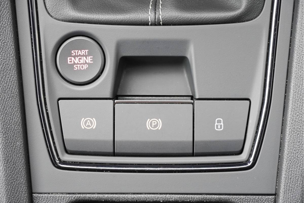 SEAT Leon SEAT Leon Sportstourer 1.0 TSI Reference BJ2021 Lmv 16″ | Led | Pdc | Navi | App-Connect | Climate control | Cruise control | Getint glas