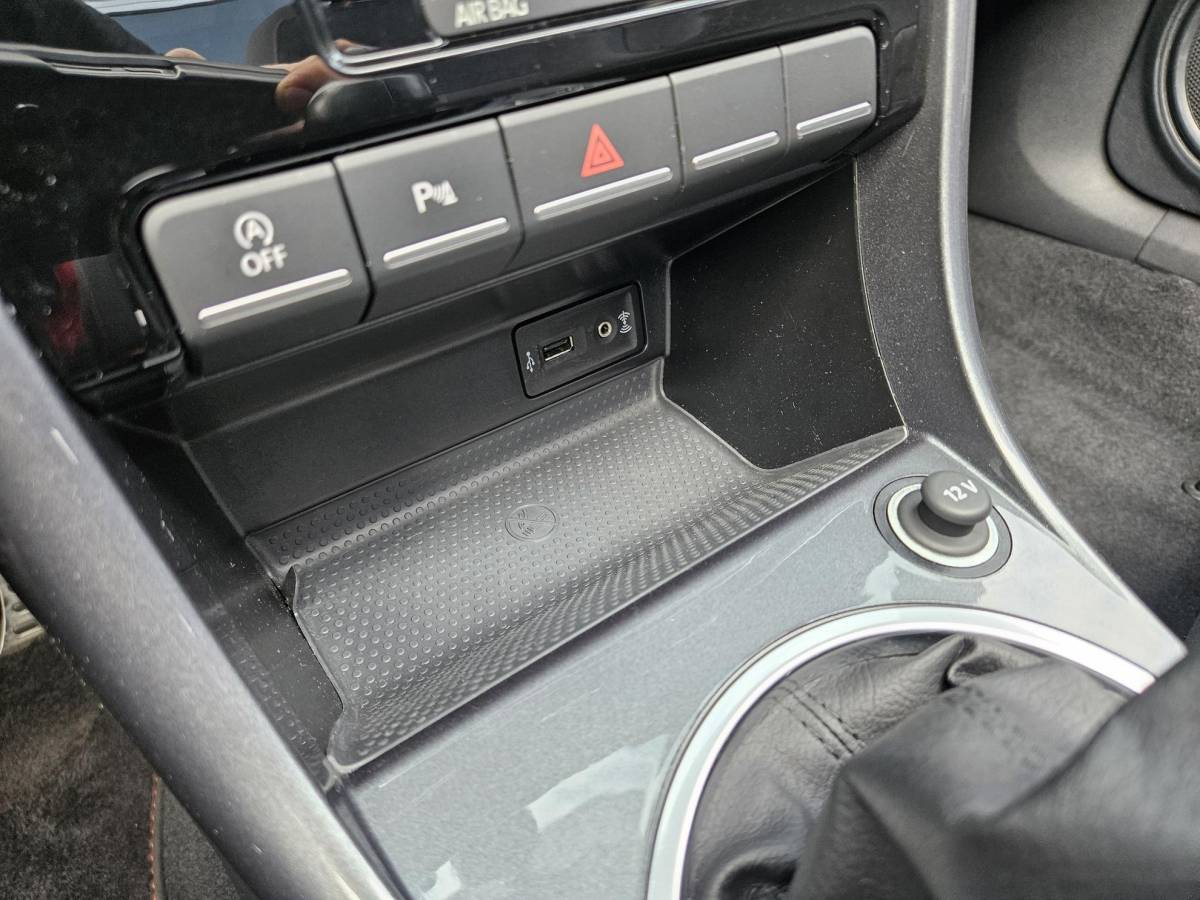 Volkswagen Beetle Volkswagen Beetle Cabriolet 1.2 TSI Exclusive Series /Apple Carplay/Cruise Contr./Climate Contr./Stoelverw./Parkeersens.V+A+Cam/Navi/(MET GARANTIE*)