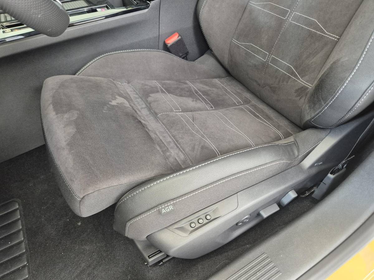 Opel Astra Opel Astra 1.2 Turbo Hybrid Ultimate Automaat | Head-up Display | Panoramisch Schuif/Kanteldak | Navigatie | Keyless Entry | AGR Comfortstoelen |
